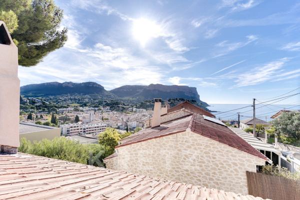 Elegante villa rénovée à pied du village