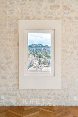 Elegante villa rénovée à pied du village