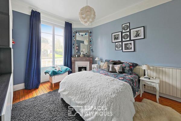 Maison bourgeoise en meulière avec piscine et jardin