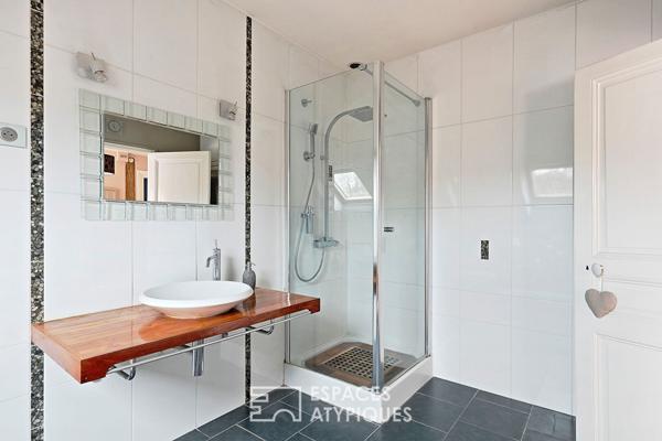 Maison bourgeoise en meulière avec piscine et jardin