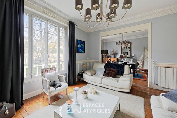 Maison bourgeoise en meulière avec piscine et jardin