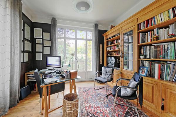 Maison bourgeoise en meulière avec piscine et jardin