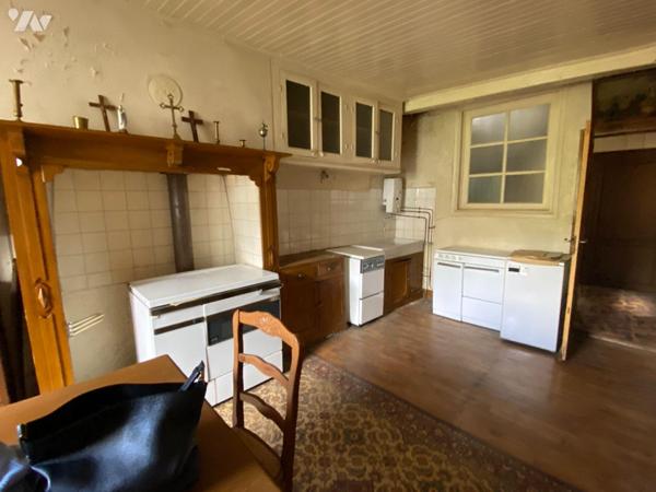 A vendre à Salers (CANTAL), dans un petit village médiéval, classé parmis les plus beaux villag...