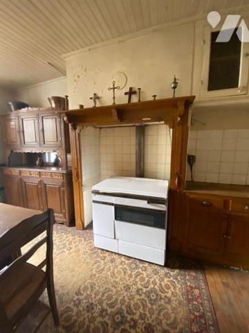 A vendre à Salers (CANTAL), dans un petit village médiéval, classé parmis les plus beaux villag...