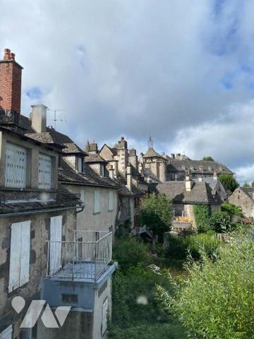 A vendre à Salers (CANTAL), dans un petit village médiéval, classé parmis les plus beaux villag...