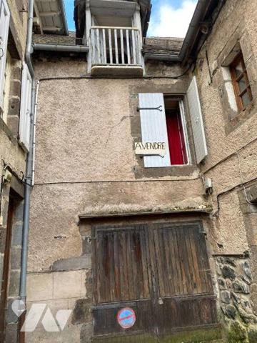 A vendre à Salers (CANTAL), dans un petit village médiéval, classé parmis les plus beaux villag...
