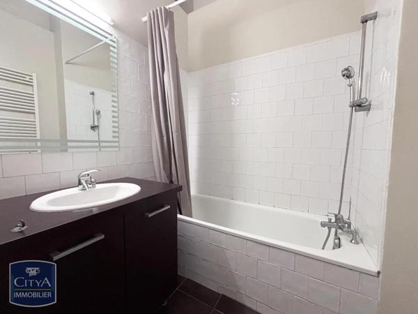 Appartement à louer 2 pièces 55.8m² Carcassonne (11000)