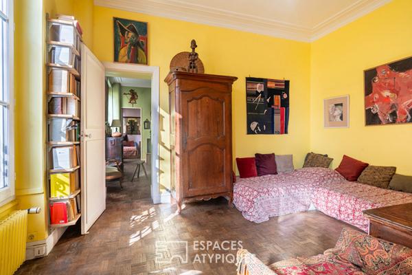 Rez-de-chaussée à réinventer sur jardin au calme d’une impasse