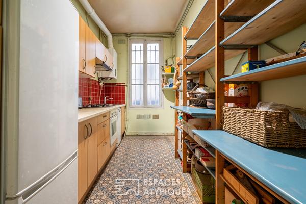 Rez-de-chaussée à réinventer sur jardin au calme d’une impasse