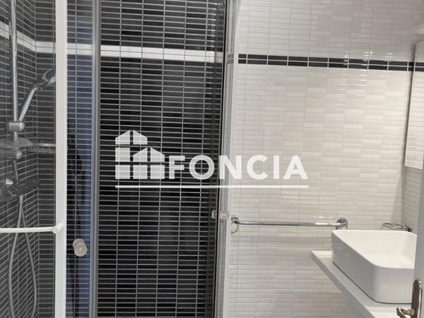 Location Appartement 4 pièces 76.13 m² - 13 RUE DE LA CLOCHE Fontainebleau 77300