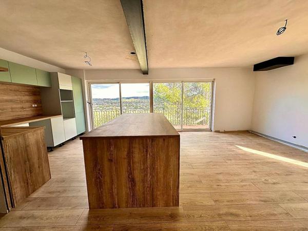 Villa 195 m² - 5 chambres - Terrain 5 267 m²
