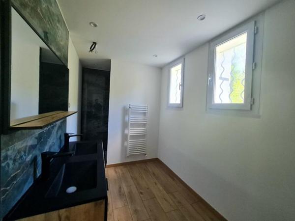 Villa 195 m² - 5 chambres - Terrain 5 267 m²