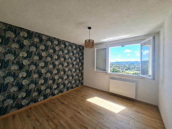Villa 195 m² - 5 chambres - Terrain 5 267 m²
