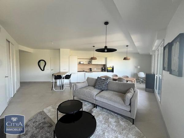 Appartement à louer 3 pièces 83.68m² Angers (49100)