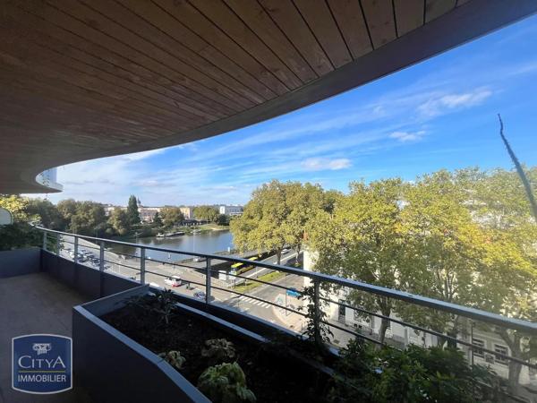 Appartement à louer 3 pièces 83.68m² Angers (49100)