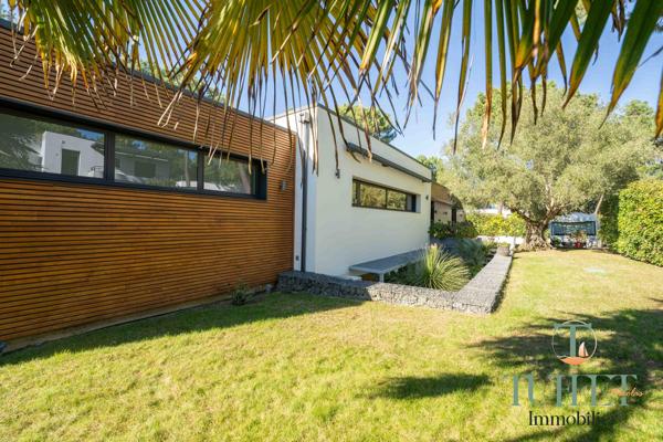 VILLA CONTEMPORAINE SUR LE GOLF DE LA PALMYRE