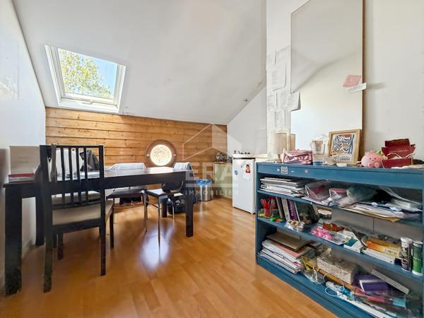 Maison familiale avec double salon, 4 chambres, patio, jardin