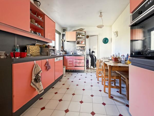 Maison familiale avec double salon, 4 chambres, patio, jardin