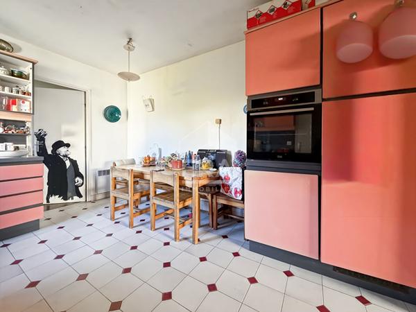 Maison familiale avec double salon, 4 chambres, patio, jardin