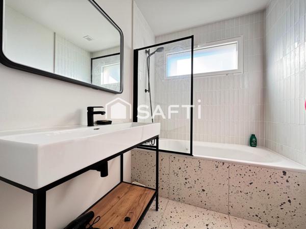 Maison plain-pied, 4 chambres et un garage, grand terrain