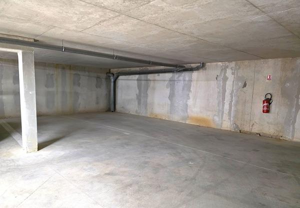 APPARTEMENT 3 PIECES TERRASSE 2 PARKING PRIVATIF EN SOUS-SOL – QUARTIER CENTRE VILLE – PIERRUGUES - MANNES - CANISSONS –