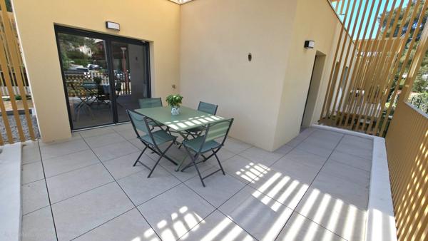 APPARTEMENT 3 PIECES TERRASSE 2 PARKING PRIVATIF EN SOUS-SOL – QUARTIER CENTRE VILLE – PIERRUGUES - MANNES - CANISSONS –