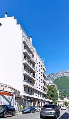Appartement
         3 pièces
        - 70 m² Exclusivité 175 000 € *