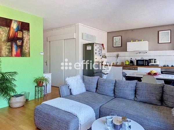 Appartement
         3 pièces
        - 70 m² Exclusivité 175 000 € *