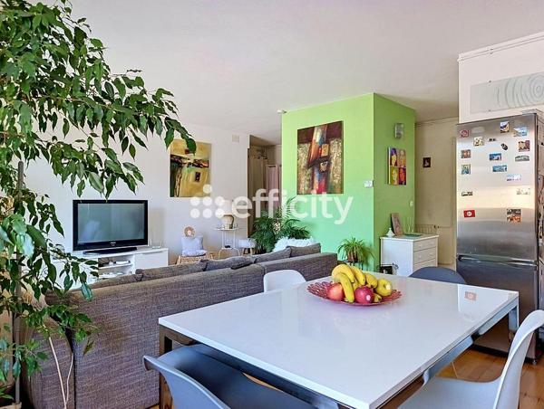 Appartement
         3 pièces
        - 70 m² Exclusivité 175 000 € *