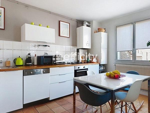 Appartement
         3 pièces
        - 70 m² Exclusivité 175 000 € *