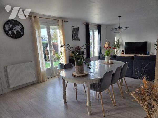 SAINT BAUDELLE- Pavillon sur sous-sol de deux chambres avec accès au rez de chaussée sur deux m...