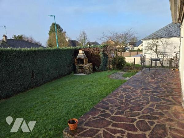 SAINT BAUDELLE- Pavillon sur sous-sol de deux chambres avec accès au rez de chaussée sur deux m...