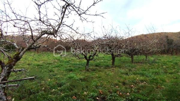 A vendre Bazens, au cœur de la Nouvelle Aquitaine, Maison comprenant plusieurs annexes. 
En osmose avec sa vue imprenable, venez profiter de cette spacieuse maison pierre proche toutes commodités et établissements scolaires. 
Ce bien vous surprend autant par son espace intérieur que extérieur. 
Vous pouvez profiter :
- de prestations très appréciées comme : séjour avec sa cheminée, cuisine aménagée, chauffage central, puit...
- de l'espace : nombreuses chambres, salle de bain, WC, annexes, terrain arboré...
Ce lieu unique vous accueille dès à présent et vous permet de réaliser toutes vos envies.
Possibilité investissement locatif.
A voir rapidement!