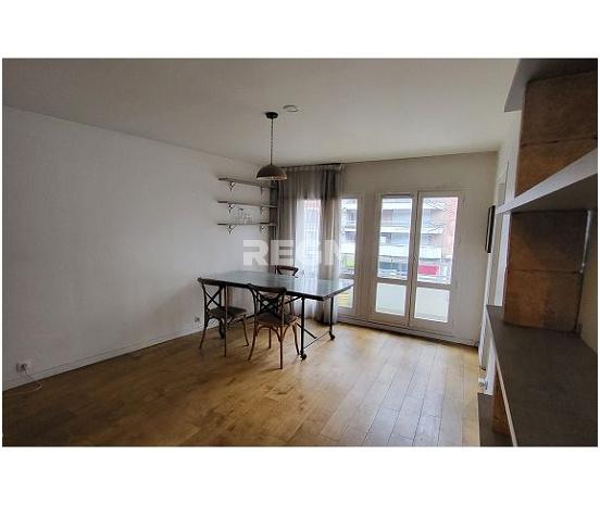 Paris (75011) Paris 19e – Rue de Belleville – Appartement familial avec balcon et parking