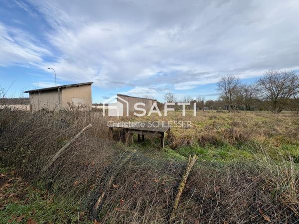 Garage fermé à deux pas du centre ville avec jardin