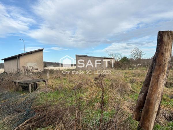 Garage fermé à deux pas du centre ville avec jardin