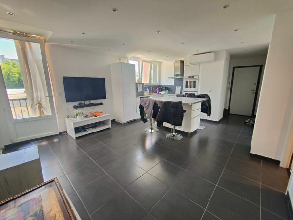 Appartement à louer    4 pièces • 66 m2 Saint-Martin-d'Hères