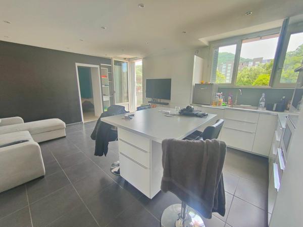 Appartement à louer    4 pièces • 66 m2 Saint-Martin-d'Hères