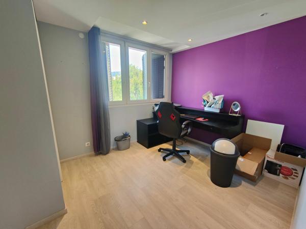 Appartement à louer    4 pièces • 66 m2 Saint-Martin-d'Hères