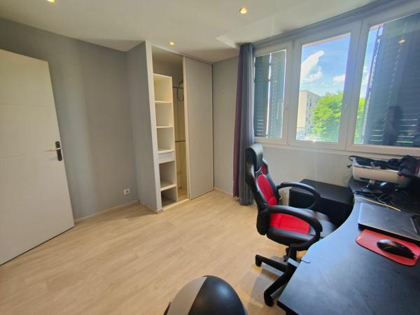 Appartement à louer    4 pièces • 66 m2 Saint-Martin-d'Hères