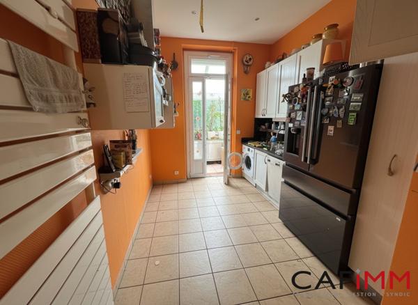 VILLEURBANNE-T3-71m²-Garage