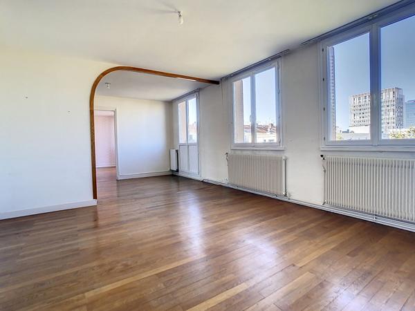 LYON 6e/ Appartement 4 pièces 104 m2 avec balcon + garage