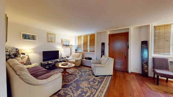 Appartement atypique type Maison de ville, rare et pleine de charme.