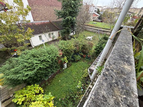 Appartement atypique type Maison de ville, rare et pleine de charme.