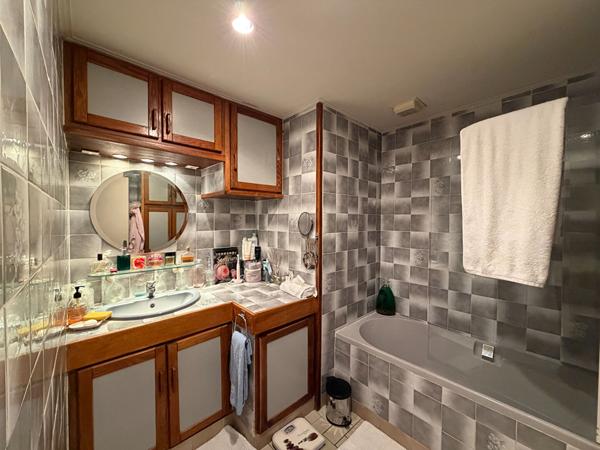 Appartement atypique type Maison de ville, rare et pleine de charme.