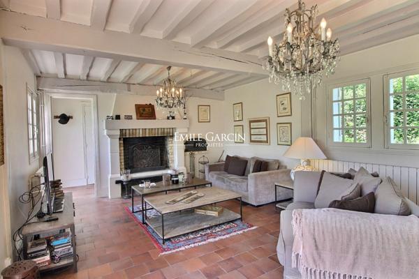Située à Saint Gatien des Bois, maison à vendre avec piscine