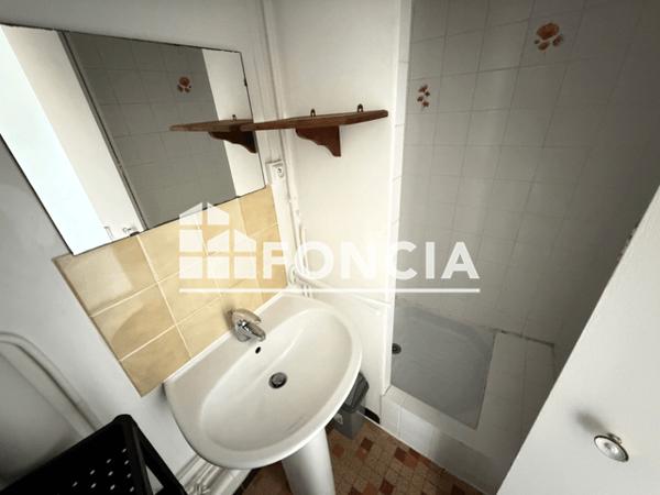 Location Studio meublé 13.9 m² - 11 RUE FEBVOTTE Tours 37000