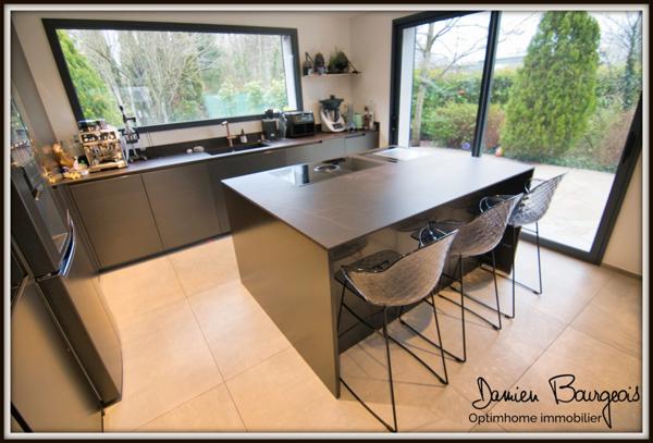 Propriété d’exception entièrement rénovée – 290 m² de surface utile sur une parcelle de 900 m²