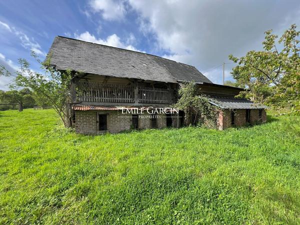 Beaumont-en -Auge- A vendre  grange à rénover avec terrain