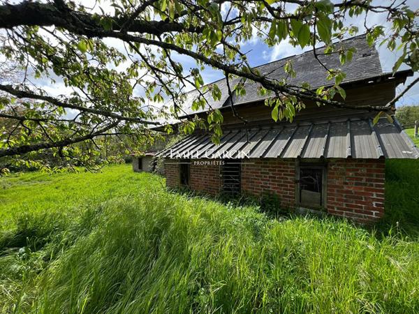 Beaumont-en -Auge- A vendre  grange à rénover avec terrain